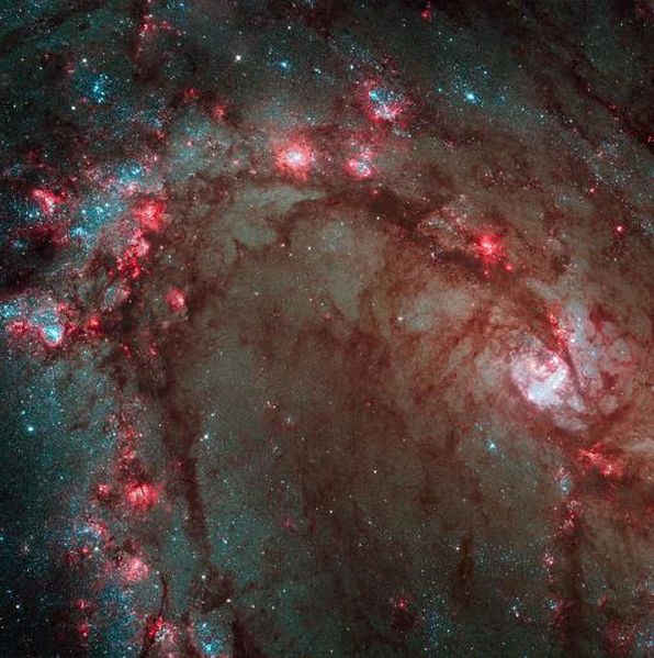 Tập tin:M83-southern-pinwheel-galaxy.jpg