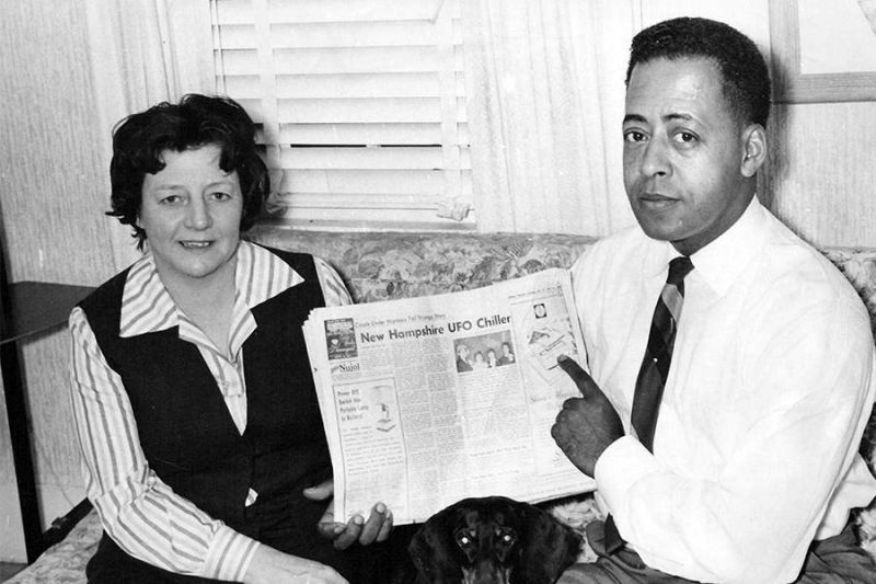 Tập tin:Betty and barney hill abduction newspaper 1961.jpg